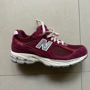 NEW!! NEW BALANCE 2002R burgundy colourway